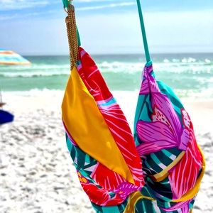 TRINA TURK Tankini! Sexy yet, sophisticated!!
😎🏝️👙🩱🪷